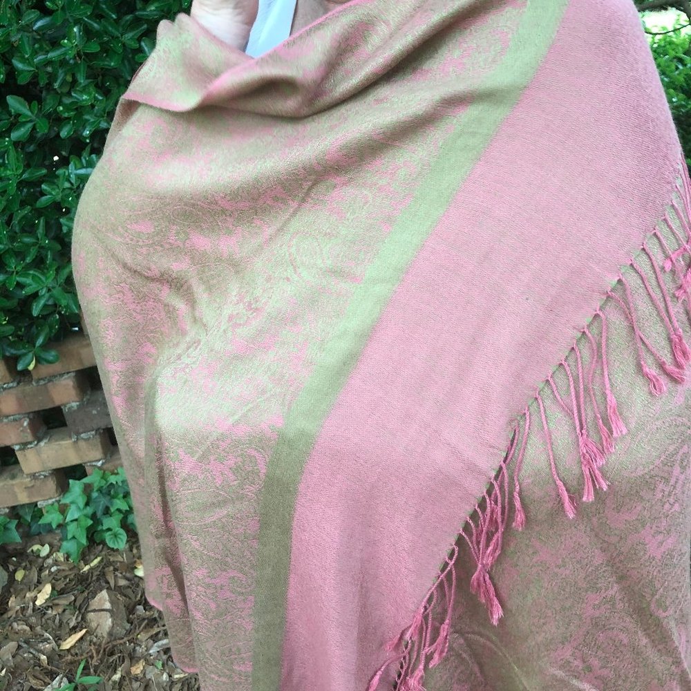 Reversable Shawl - Picture 3 of 7